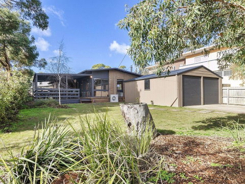 62 BINGLEY PARADE RIVERSEA HOUSE - Holiday Cairns 0