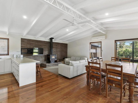 62 BINGLEY PARADE RIVERSEA HOUSE - Holiday Cairns 3