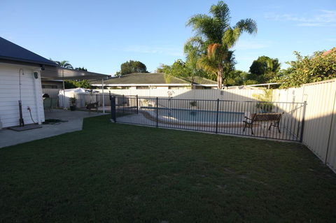 62 Tingira Close - Modern Lowset Home With Swimming Pool, Outdoor Area, Ample Parking. Pet Friendly - Holiday Cairns 2