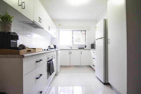66 Martyn Street - Holiday Cairns 1