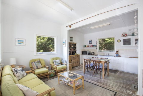 681 Murramarang Rd - Retro Beach Cottage - Holiday Cairns 2