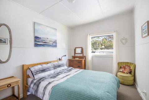 681 Murramarang Rd - Retro Beach Cottage - Holiday Cairns 3