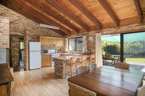 75 River Rd - Tabourie Hideaway - Holiday Cairns 0