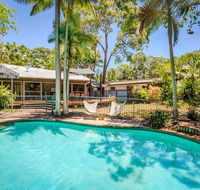 8 Satinwood Drive - Rainbow Shores Architecturally Designed Pool Walk to Beach - Holiday Cairns