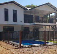 9 Ibis Court - pool beach volleyball air conditioning - Holiday Cairns