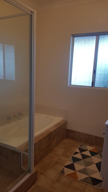 A Better Life Animal Sanctuary FarmStay - Private Two-Bedrooms, Lounge Room & Bathroom & Toilet, Shared Kitchen - Holiday Cairns 2