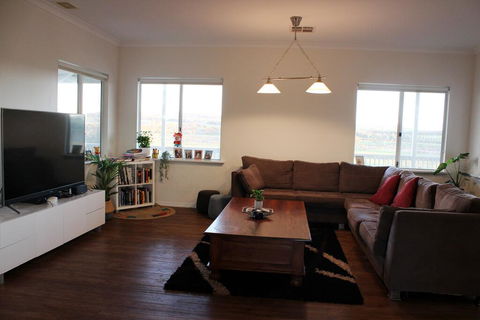 A Better Life Animal Sanctuary FarmStay - Private Two-Bedrooms, Lounge Room & Bathroom & Toilet, Shared Kitchen - Holiday Cairns 3