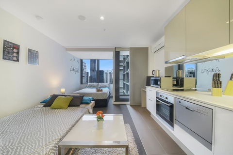 A Cozy & Comfy Studio Next To Southern Cross - Holiday Cairns 3