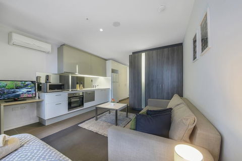 A Cozy & Comfy Studio Next To Southern Cross - Holiday Cairns 1