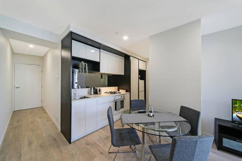 A Cozy & Stylish Suite Near Melbourne Central - Holiday Cairns 2