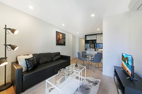 A Cozy & Stylish Suite Near Melbourne Central - Holiday Cairns 3