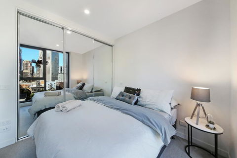 A Cozy & Stylish Suite Near Melbourne Central - Holiday Cairns 0
