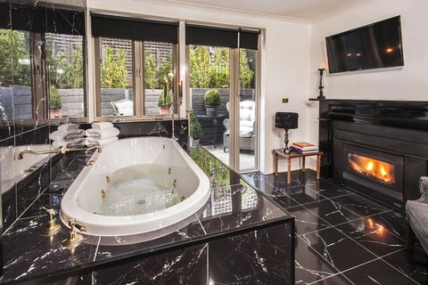 A Loft In The Mill Boutique Accommodation - Holiday Cairns 1