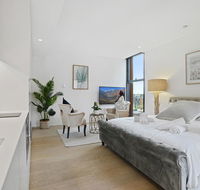 A Luxury home hidden in the Urban oasis - Holiday Cairns