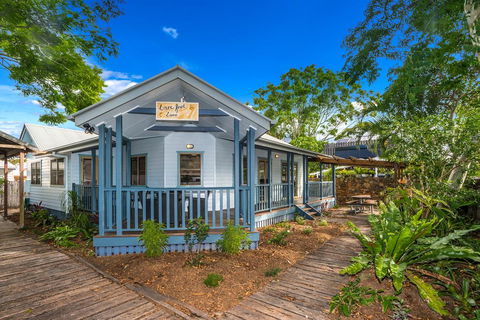 A PERFECT STAY - Barefoot Lane - Beach House - Holiday Cairns 1