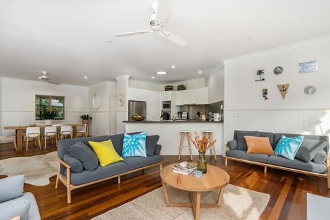 A PERFECT STAY - Barefoot Lane - Beach House - Holiday Cairns 0