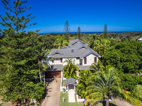 A PERFECT STAY - Beachcomber Blue - Holiday Cairns 1