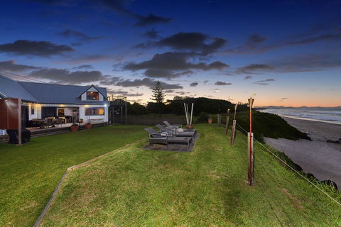 A PERFECT STAY - Belongil On The Beach - Holiday Cairns 1