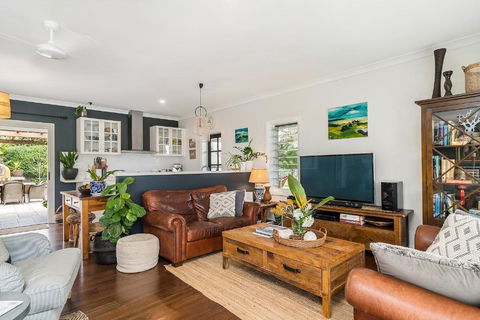 A PERFECT STAY - Byron Hills Hinterland Retreat - Holiday Cairns 2