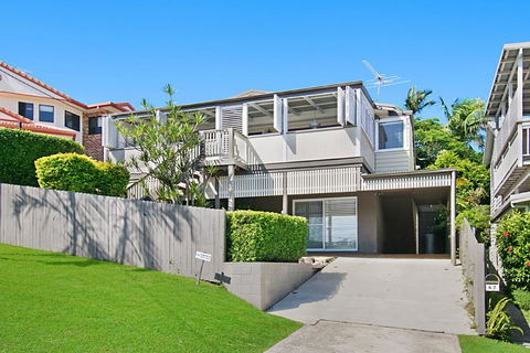 A PERFECT STAY - Byron View - Holiday Cairns 0