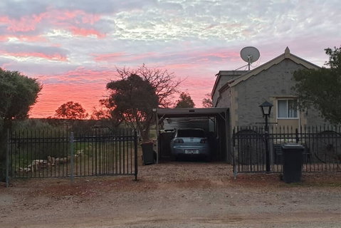 A Real Bush Retreat. Kangas, Emus & Starry Skies. - Holiday Cairns 1