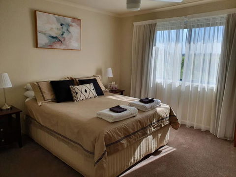 Abalone Guest Accommodation - Holiday Cairns 2