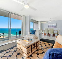 Absolute Beachfront in the heart of Surfers Paradi - Holiday Cairns
