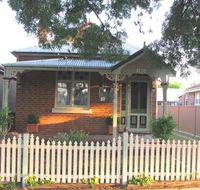 Acacia Cottage on Peel Bathurst - Holiday Cairns