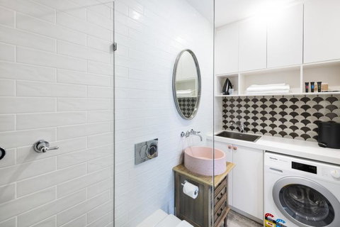 Accommodate Canberra - Warehouse - Holiday Cairns 1