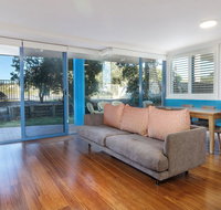 Across the road from the beach - Holiday Cairns