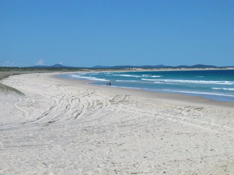 Across The Road From The Beach! - Holiday Cairns 3