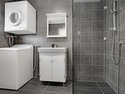 Adelaide Holiday Homes - Holiday Cairns 3