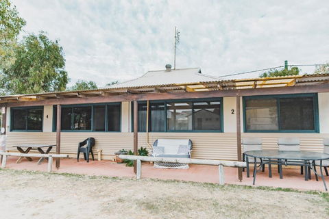 Dongara Hotel Motel - Holiday Cairns 4