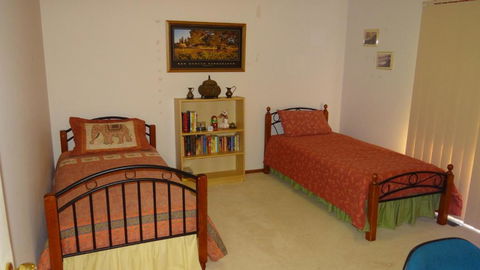 Effie Court - Holiday Cairns 4