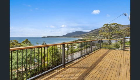 Elevated 3BR, Ocean Views, Pool Table, Pirates Bay - Holiday Cairns 3