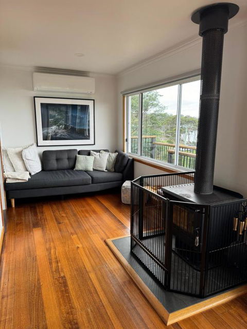 Elevated 3BR, Ocean Views, Pool Table, Pirates Bay - Holiday Cairns 1