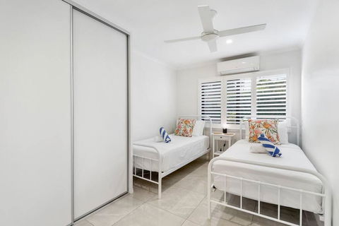 Elevated Entertainer - Modern, Spacious & Stylish - Holiday Cairns 4