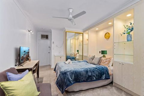 Entire Holiday Apartment - Holiday Cairns 0