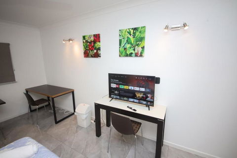 Entire Holiday Apartment - Holiday Cairns 3