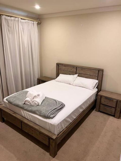 Executive Villa Close To CBD With Spa - Holiday Cairns 4