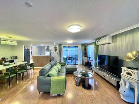 Equitice Spring Moonlight Villa - Holiday Cairns 0