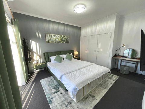 Equitice Spring Moonlight Villa - Holiday Cairns 4