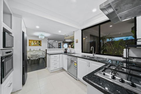 Equitice Winter Moonlight Villa - Holiday Cairns 2