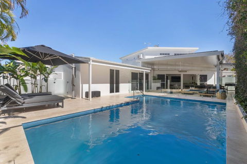 Family & Pet-Friendly Luxury Near Hastings St - Holiday Cairns 1