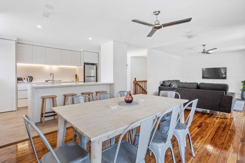 Family And Pet Oasis - Holiday Cairns 0