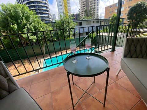 Family And Pet Oasis - Holiday Cairns 1