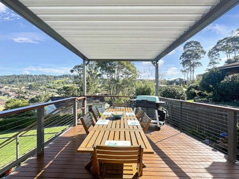 Fab 3-Bed Stay With Great Outdoors & Water Views - Holiday Cairns 2