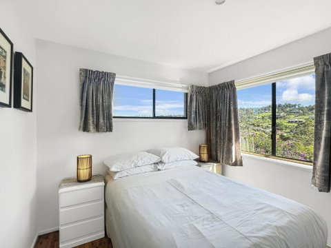 Fab 3-Bed Stay With Great Outdoors & Water Views - Holiday Cairns 3