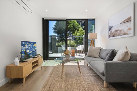 Fabulous 1-Bed With Pool And Private Courtyard - Holiday Cairns 0