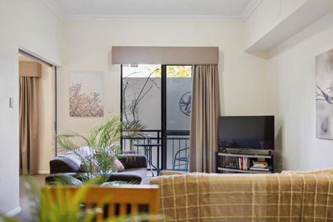 Fabulous Apt In Northbridge With Pool & WiFi - Holiday Cairns 1